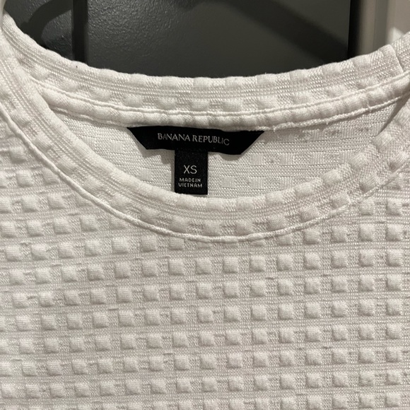 Banana Republic White Blouse - slanted cut with textured material - Picture 2 of 3